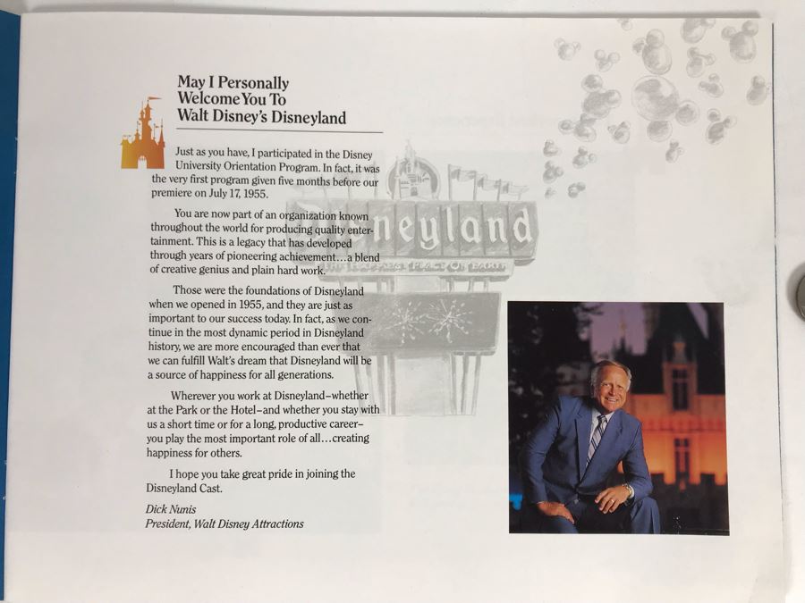 Disneyland Ephemera New Employee Courtesy Standards Welcome Book [Photo 2]