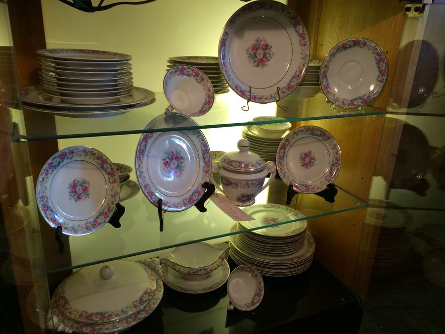 LIMOGES France Robert Haviland China Set 69-Piece Set [Photo 1]