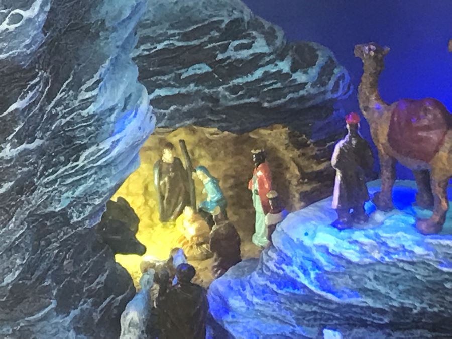 Robert Olszewski Gallery Of Light 'A Guiding Light' Nativity Scene With Box And Certificate Of Authenticity [Photo 6]