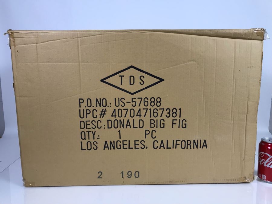 Large Donald Duck Figurine From The Disney Store Limited To The Year Of Production 1999 With Stand And Original Box (Donald Big Fig) First Series To Test Marketability With Box 22'H [Photo 16]