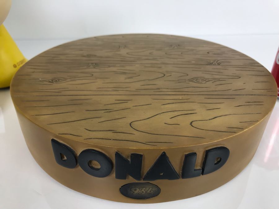 Large Donald Duck Figurine From The Disney Store Limited To The Year Of Production 1999 With Stand And Original Box (Donald Big Fig) First Series To Test Marketability With Box 22'H [Photo 14]