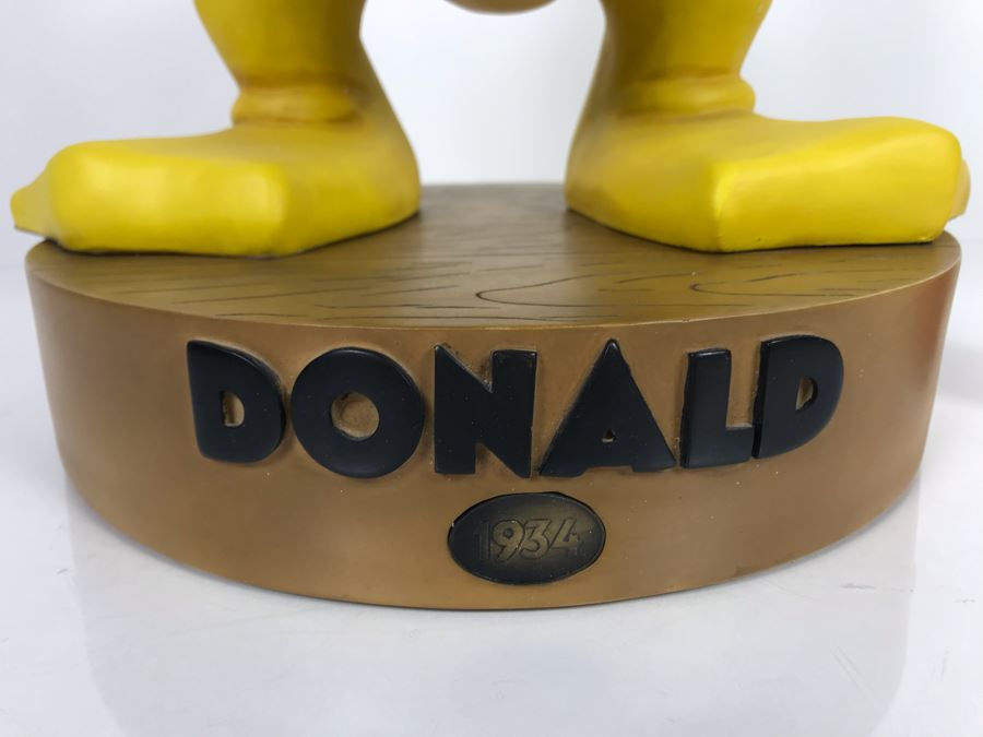 Large Donald Duck Figurine From The Disney Store Limited To The Year Of Production 1999 With Stand And Original Box (Donald Big Fig) First Series To Test Marketability With Box 22'H [Photo 4]