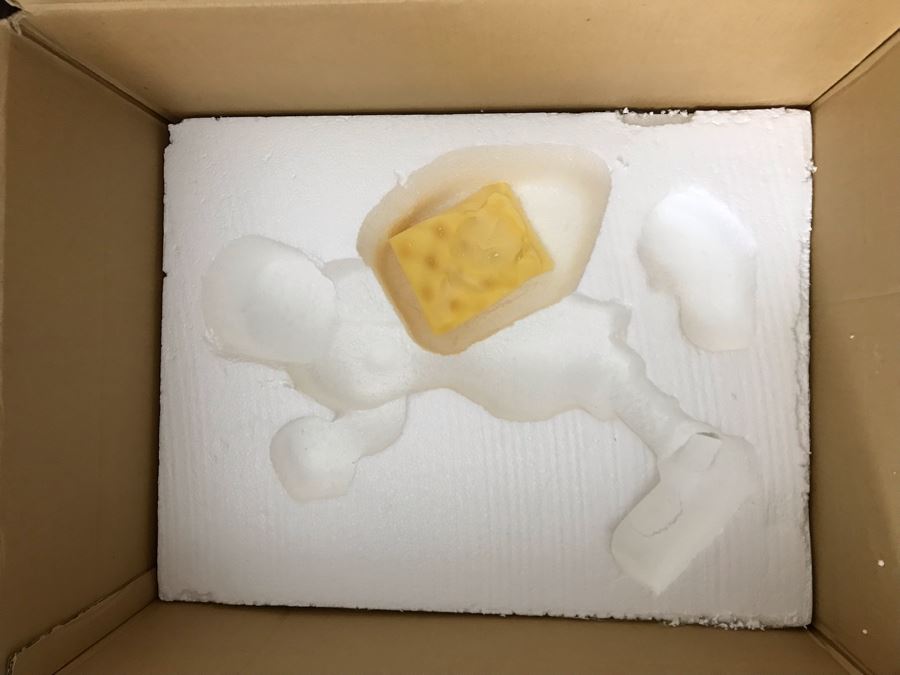 Large Mickey Mouse Figurine From The Disney Store Limited To The Year Of Production 1999 With Stand And Original Box (Mickey Big Fig) First Series To Test Marketability With Box 22'H [Photo 20]