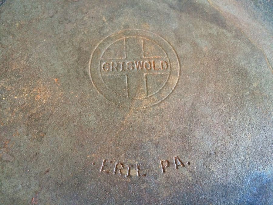 GRISWOLD Erie PA No. 10 Cast Iron Skillet [Photo 2]