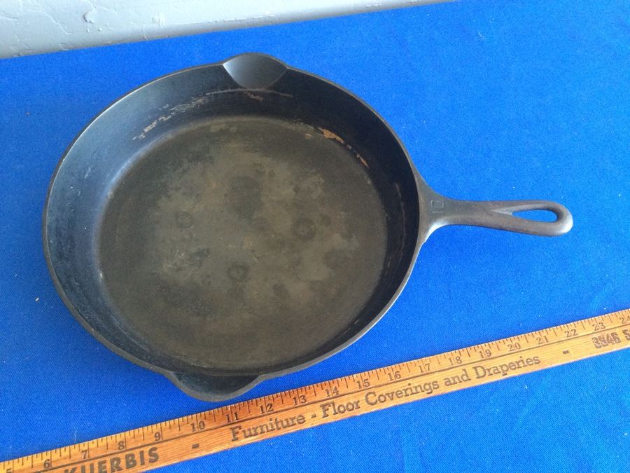 GRISWOLD Erie PA No. 10 Cast Iron Skillet [Photo 5]