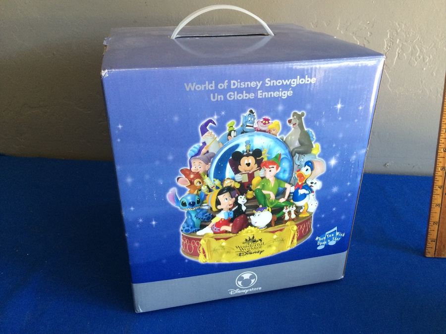 Large Wonderful World of Disney Snowgloble - Premium Size [Photo 1]
