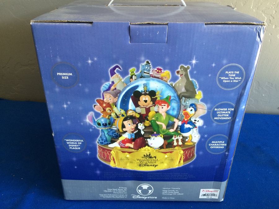 Large Wonderful World of Disney Snowgloble - Premium Size [Photo 4]