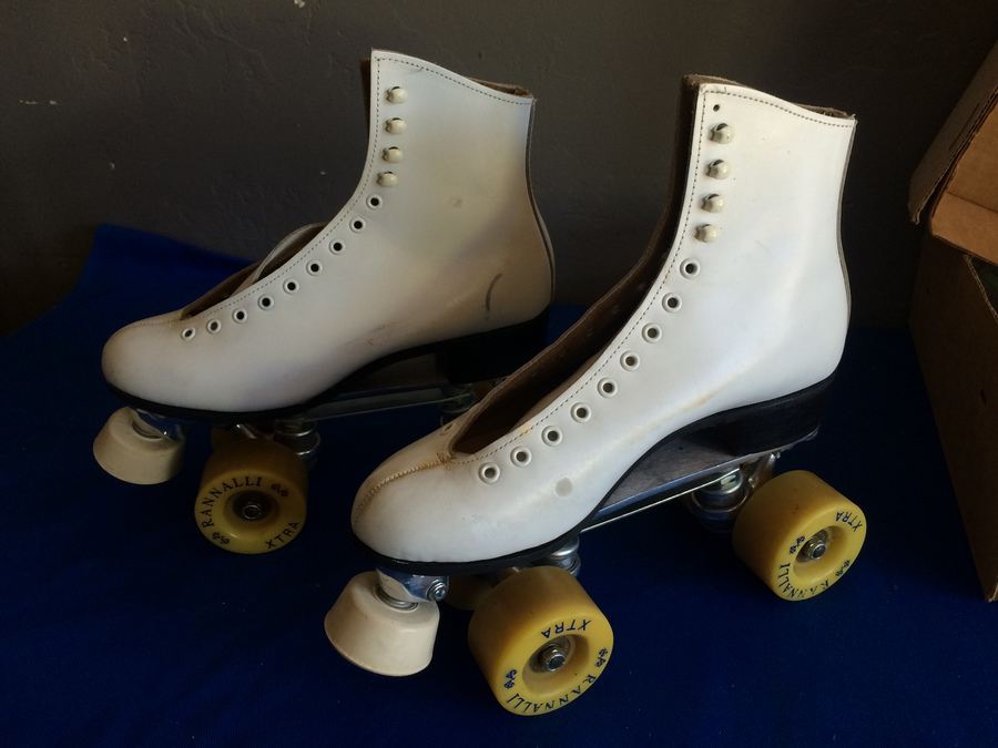 Vintage White Riedell Roller Skating Shoes Size 7 [Photo 5]