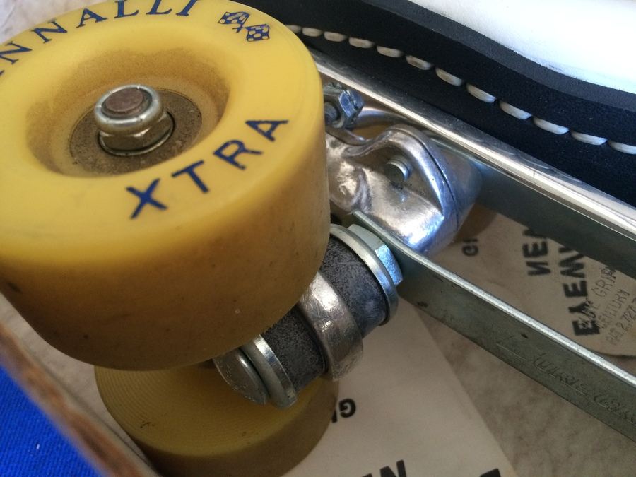 Vintage White Riedell Roller Skating Shoes Size 7 [Photo 4]