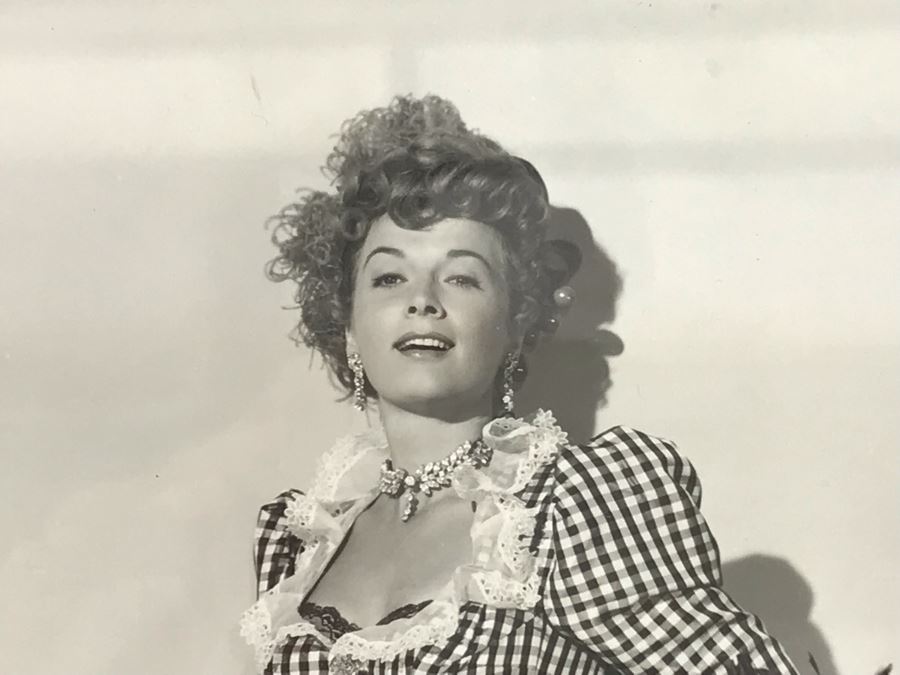 1952 Framed B&W Photograph From Universal Pictures Movie Featuring Actress Carole Mathews 9.5 X 11.5 [Photo 3]