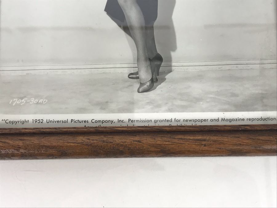 1952 Framed B&W Photograph From Universal Pictures Movie Featuring Actress Carole Mathews 9.5 X 11.5 [Photo 5]