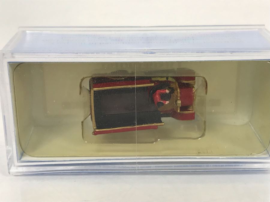 NEW Robert Olszewski Disneyland Main Street, USA Collection Miniatures Fire Engine DL303 - Estimate $100-$200 [Photo 2]