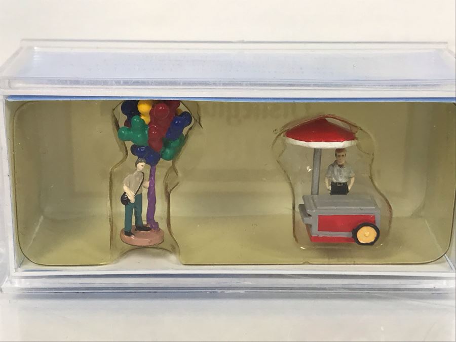 NEW Robert Olszewski Disneyland Main Street, USA Collection Miniatures Balloon Seller And Popcorn Vendor DL403 - Estimate $50-$100 [Photo 2]