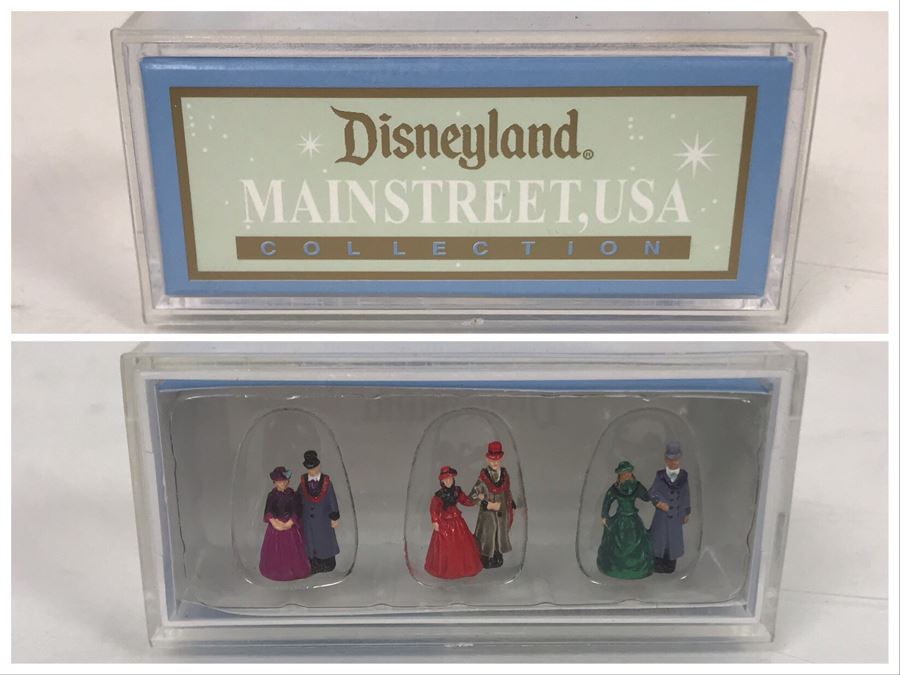NEW Robert Olszewski Disneyland Main Street, USA Collection Miniatures Main Street Carolers DL406 - Estimate $100-$200 [Photo 1]