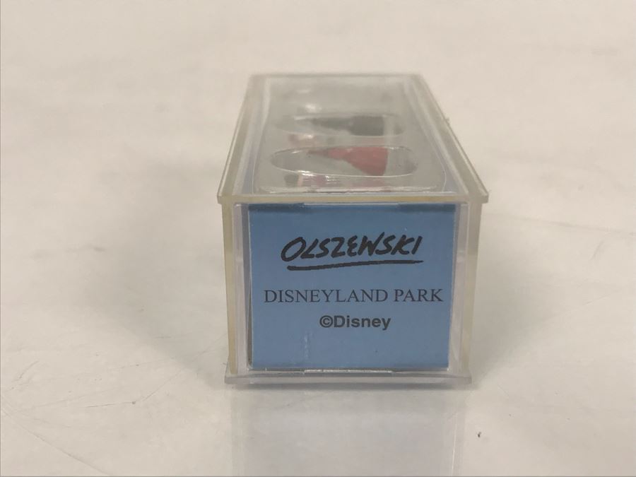 NEW Robert Olszewski Disneyland Main Street, USA Collection Miniatures Main Street Carolers DL406 - Estimate $100-$200 [Photo 4]