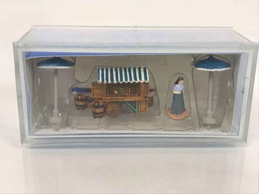 NEW Robert Olszewski Disneyland Main Street, USA Collection Miniatures Main Street Fruit Cart DL306 - Estimate $100-$200 [Photo 2]
