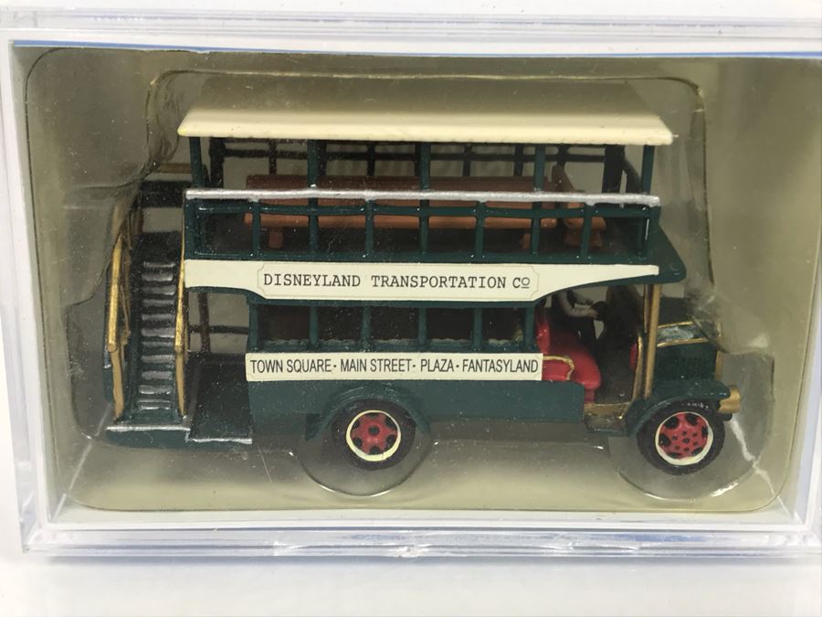 NEW Robert Olszewski Disneyland Main Street, USA Collection Miniatures Omnibus DL304 - Estimate $100-$200 [Photo 2]
