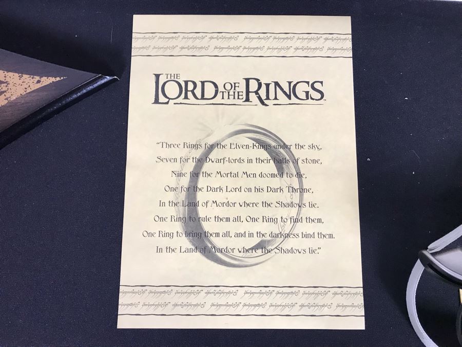 The Lord Of The Rings Glamdring: The Sword Of Gandalf The White With Glamdring Scabbard, Boxes And Certificates Of Authenticity By United Cutlery Brands [Photo 10]