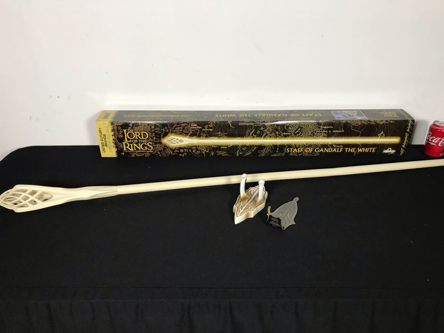 The Lord Of The Rings The Staff Of Gandalf The White With Box By United Cutlery Brands [Photo 3]