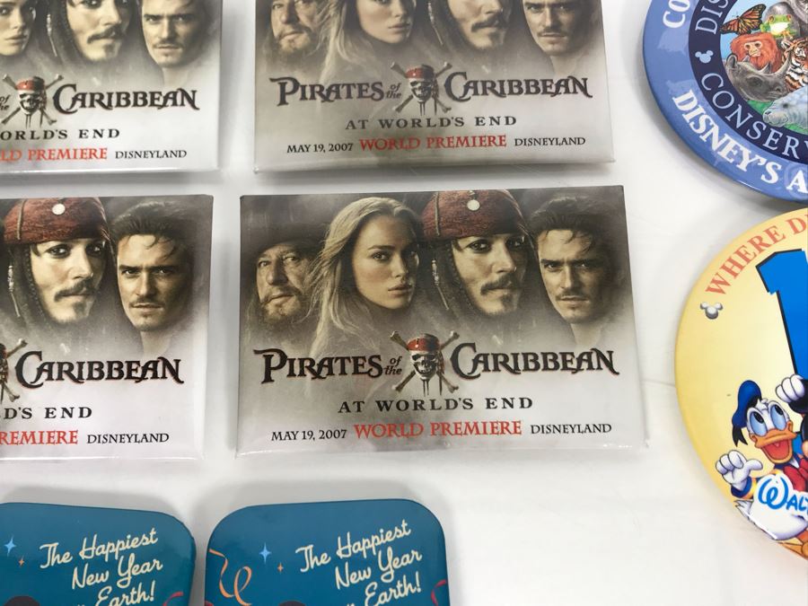 Various Disney Disneyland Buttons [Photo 3]
