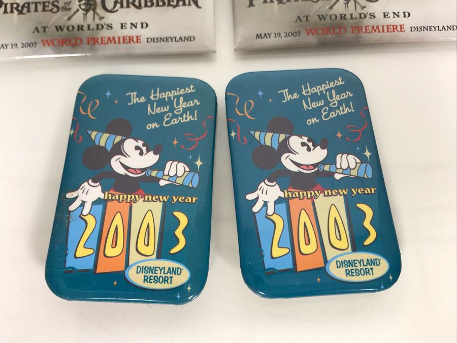 Various Disney Disneyland Buttons [Photo 2]