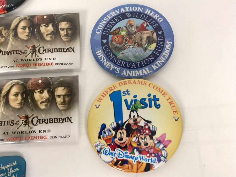Various Disney Disneyland Buttons [Photo 4]