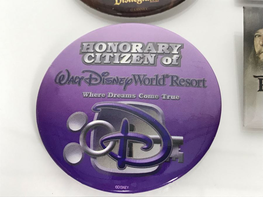 Various Disney Disneyland Buttons [Photo 7]