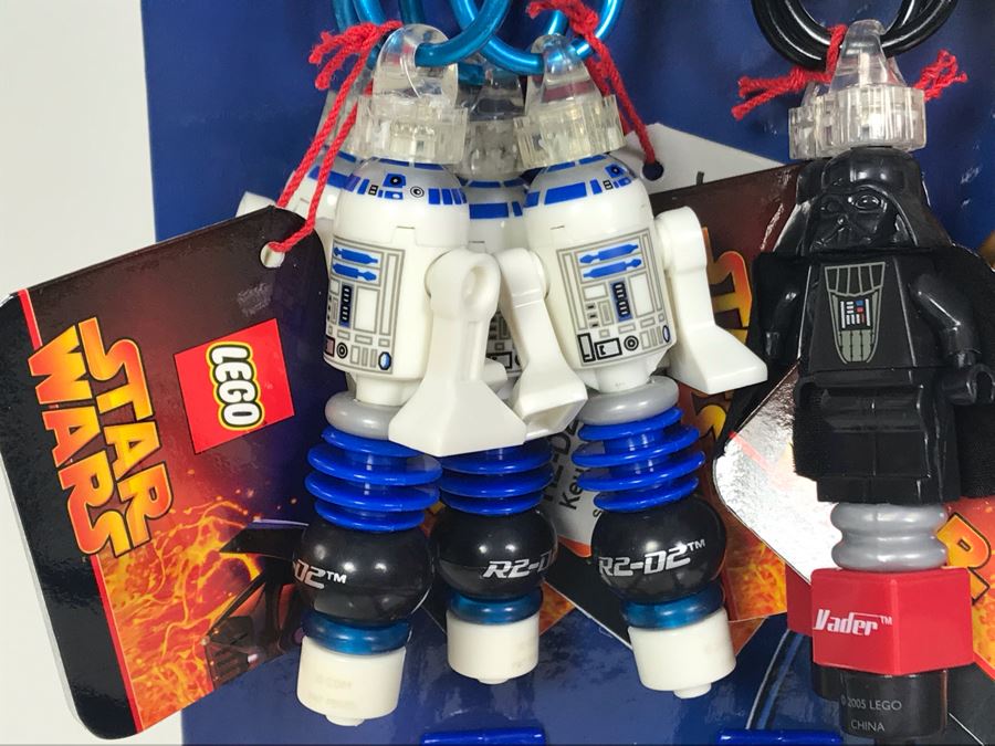 LEGO Star Wars Keychains With Store Display Merchadiser Includes R2-D2, Darth Vader, Yoda And Chewbacca - 24 Total Key Chains [Photo 4]