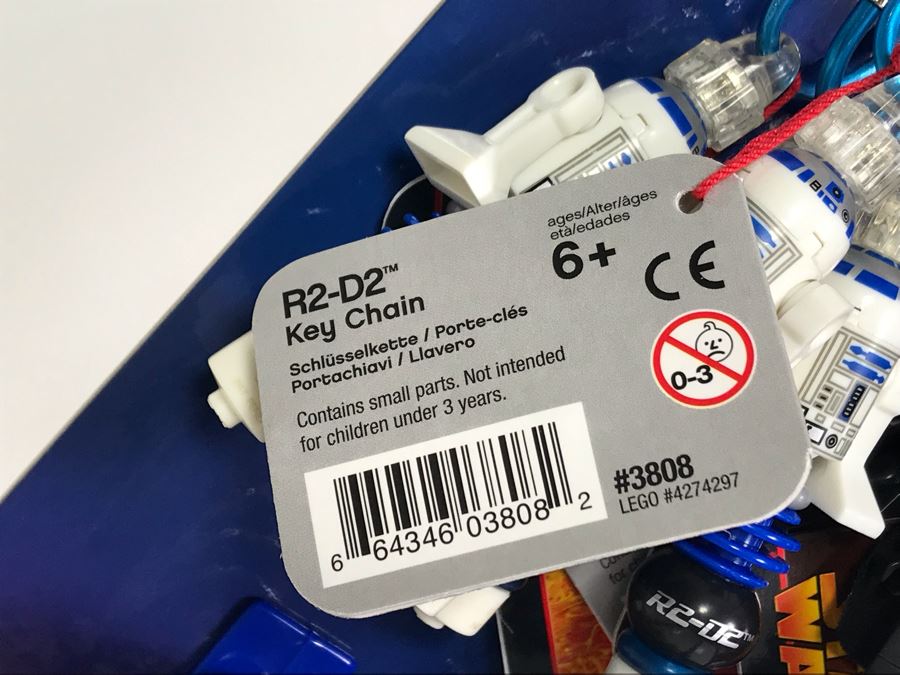 LEGO Star Wars Keychains With Store Display Merchadiser Includes R2-D2, Darth Vader, Yoda And Chewbacca - 24 Total Key Chains [Photo 8]