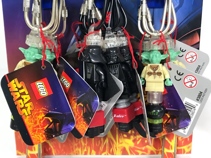 LEGO Star Wars Keychains With Store Display Merchadiser Includes R2-D2, Darth Vader, Yoda And Chewbacca - 24 Total Key Chains [Photo 2]