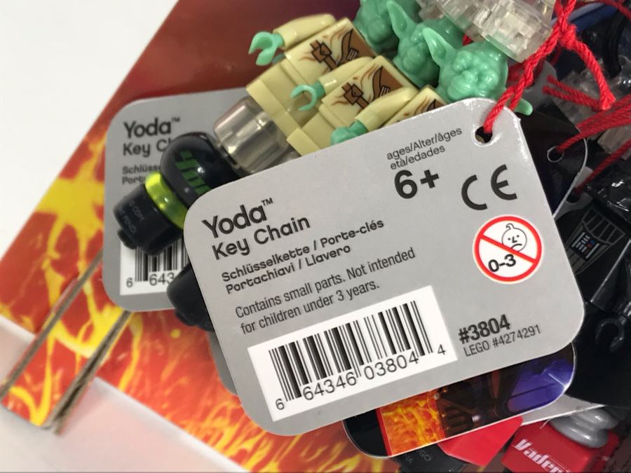 LEGO Star Wars Keychains With Store Display Merchadiser Includes R2-D2, Darth Vader, Yoda And Chewbacca - 24 Total Key Chains [Photo 6]