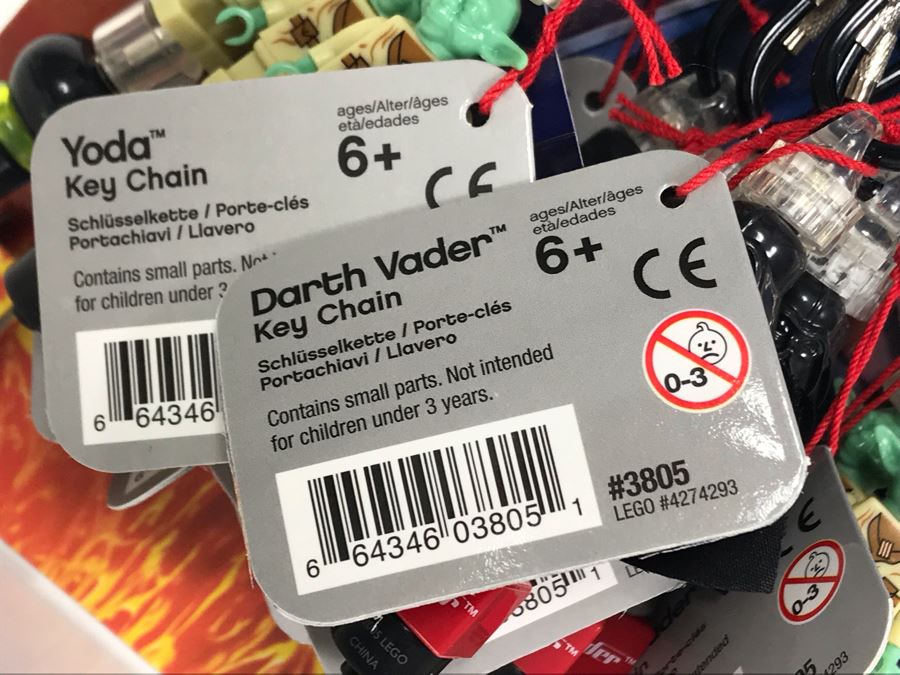 LEGO Star Wars Keychains With Store Display Merchadiser Includes R2-D2, Darth Vader, Yoda And Chewbacca - 24 Total Key Chains [Photo 7]