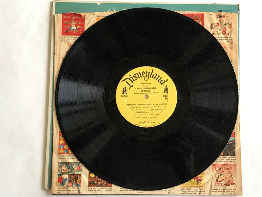 Walt Disney Presents A Child's Introduction TO Melody Disneyland Record DQ-1232 [Photo 4]