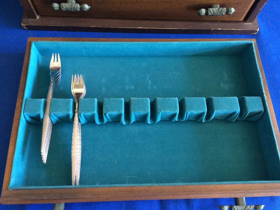 Community Stainless Steel Set with Flatware Storage Box [Photo 7]