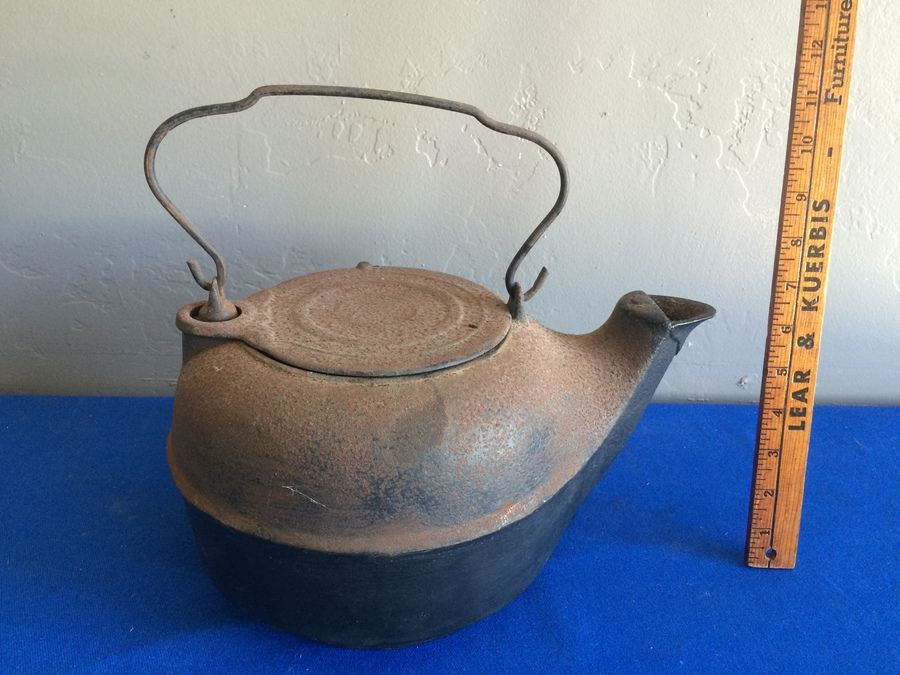 Vintage Cast Iron Teapot [Photo 4]