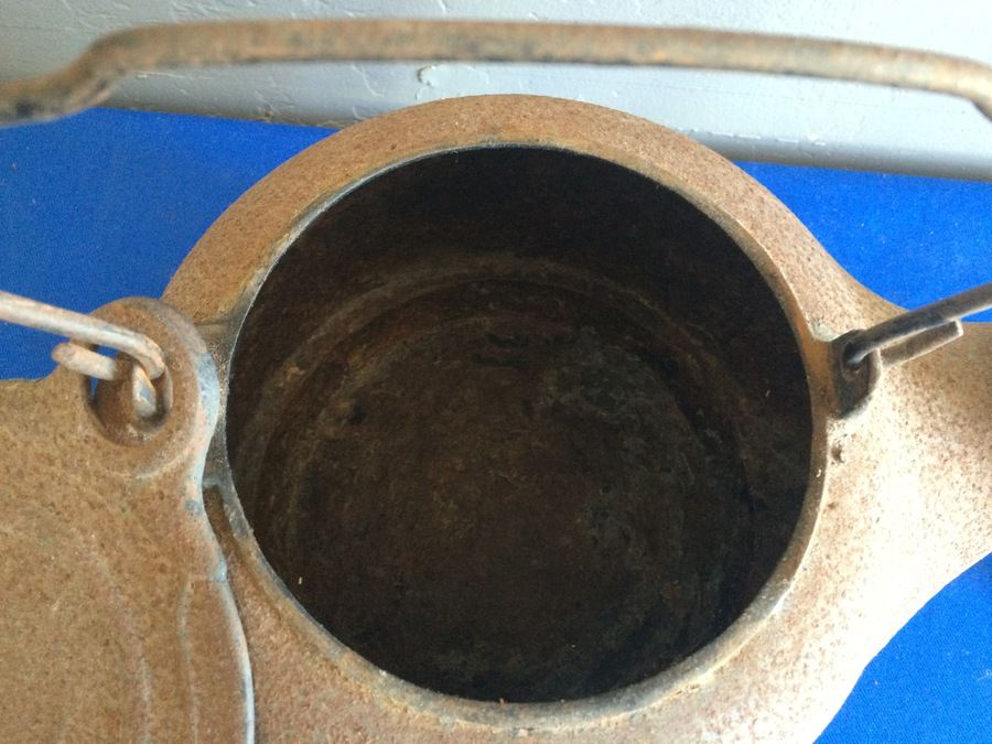Vintage Cast Iron Teapot [Photo 6]