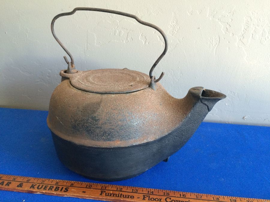 Vintage Cast Iron Teapot [Photo 1]