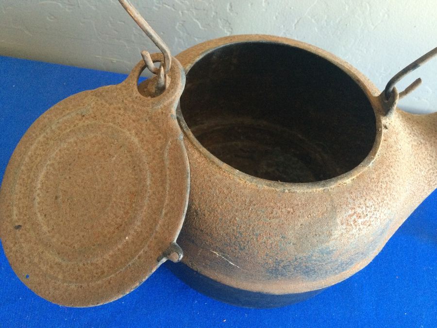 Vintage Cast Iron Teapot [Photo 5]