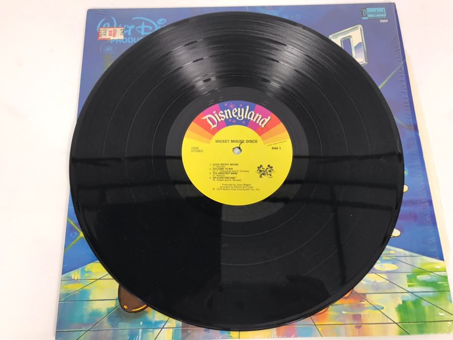 Walt Disney Productions' Mickey Mouse DISCO Disneyland Record 2504 [Photo 3]