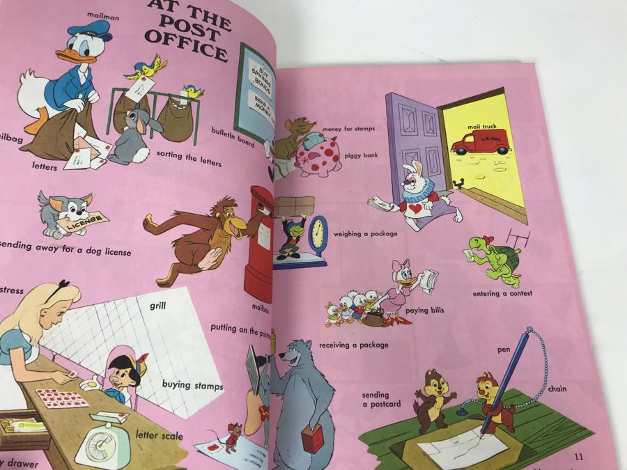 The Giant Walt Disney Word Book Golden Book [Photo 7]