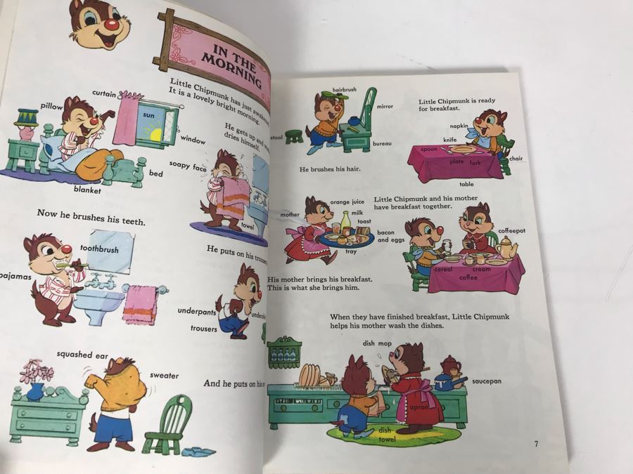 The Giant Walt Disney Word Book Golden Book [Photo 5]