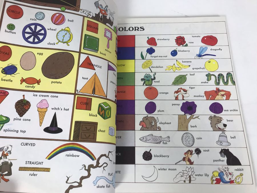 The Giant Walt Disney Word Book Golden Book [Photo 8]