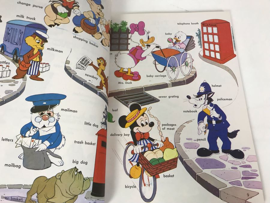 The Giant Walt Disney Word Book Golden Book [Photo 6]