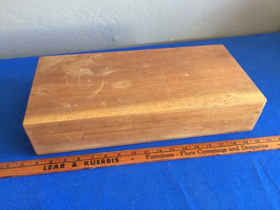 Nice Set of Gerber Carving Knives with 11 Miming Steak Knives in Wooden Storage Case [Photo 4]