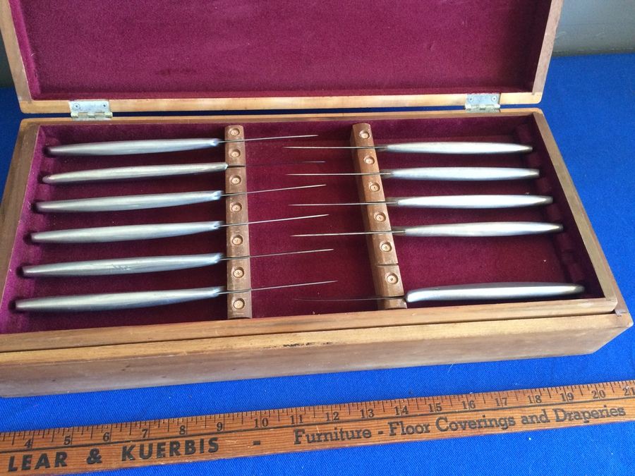 Nice Set of Gerber Carving Knives with 11 Miming Steak Knives in Wooden Storage Case [Photo 1]