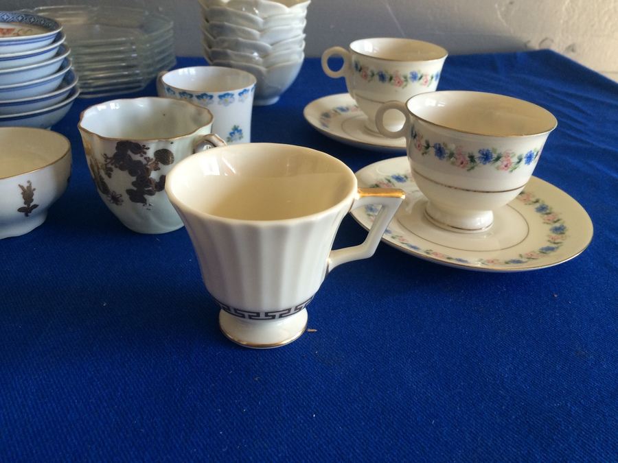 Lot of China and Glassware [Photo 9]
