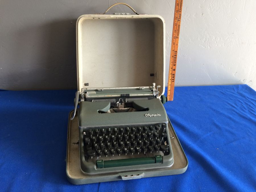 Olympia Typewriter in Green with Case