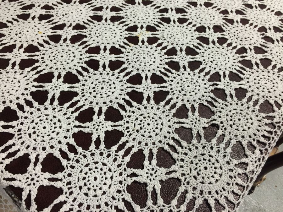 Large Tablecloth Lot [Photo 17]