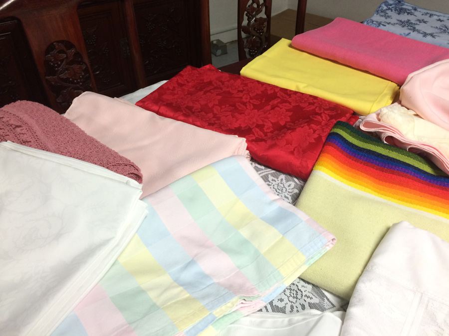 Large Tablecloth Lot [Photo 6]