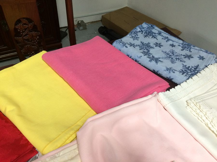 Large Tablecloth Lot [Photo 10]